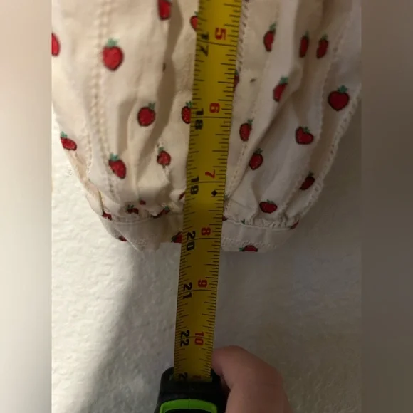 & OTHER STORIES
Print Ruffled Collar Blouse In White W. Tiny Strawberry Print - Picture 10 of 12